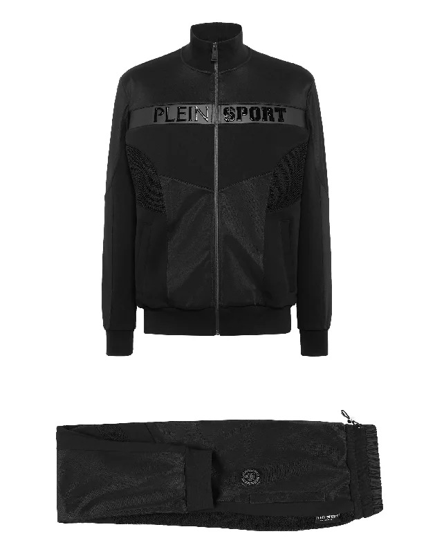 Tracksuit: Zip-up Jacket + jogging pants Statement